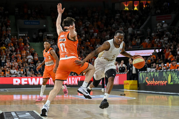 段拉开了比 段拉开了比